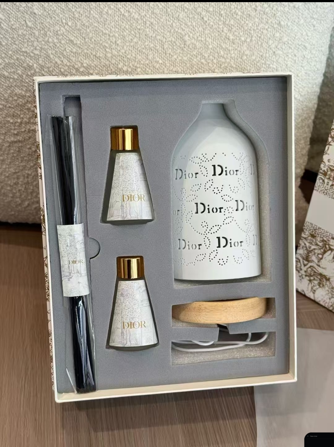Dior fragrance diffuser and lamp