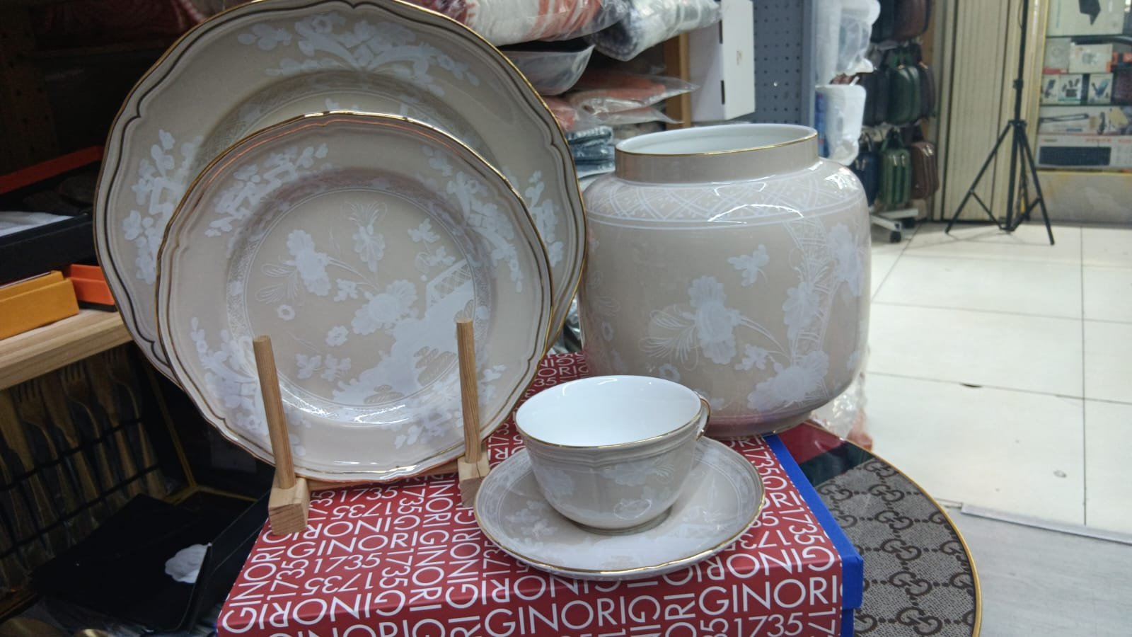 Ginori 1735 ginger jar, likely from a collection such as the "Oriente Italiano" line - Image 4 of 5