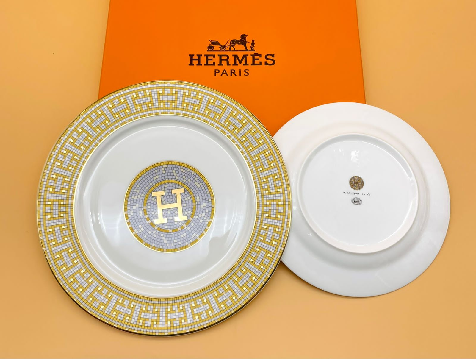 Plates set of 2 golden color from Hermes