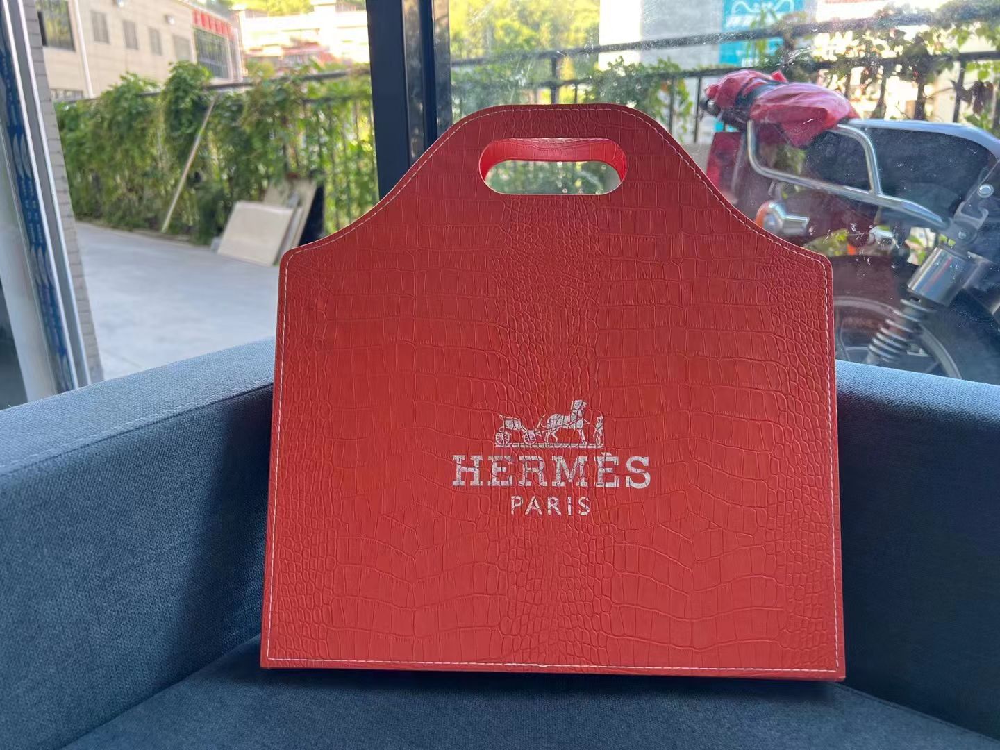 Hermes cutlery set