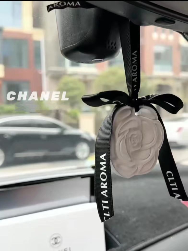 CHANEL aroma pendant with Perfume