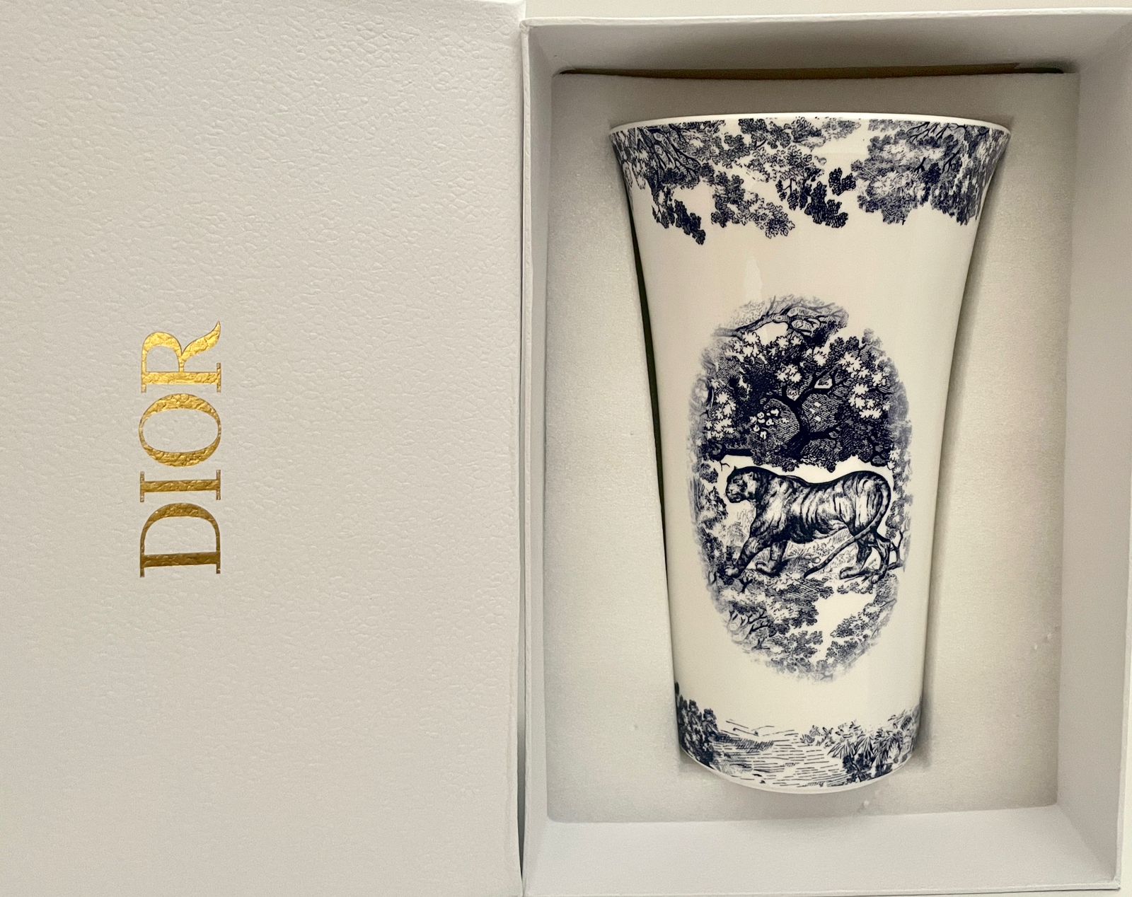 Dior Vase white