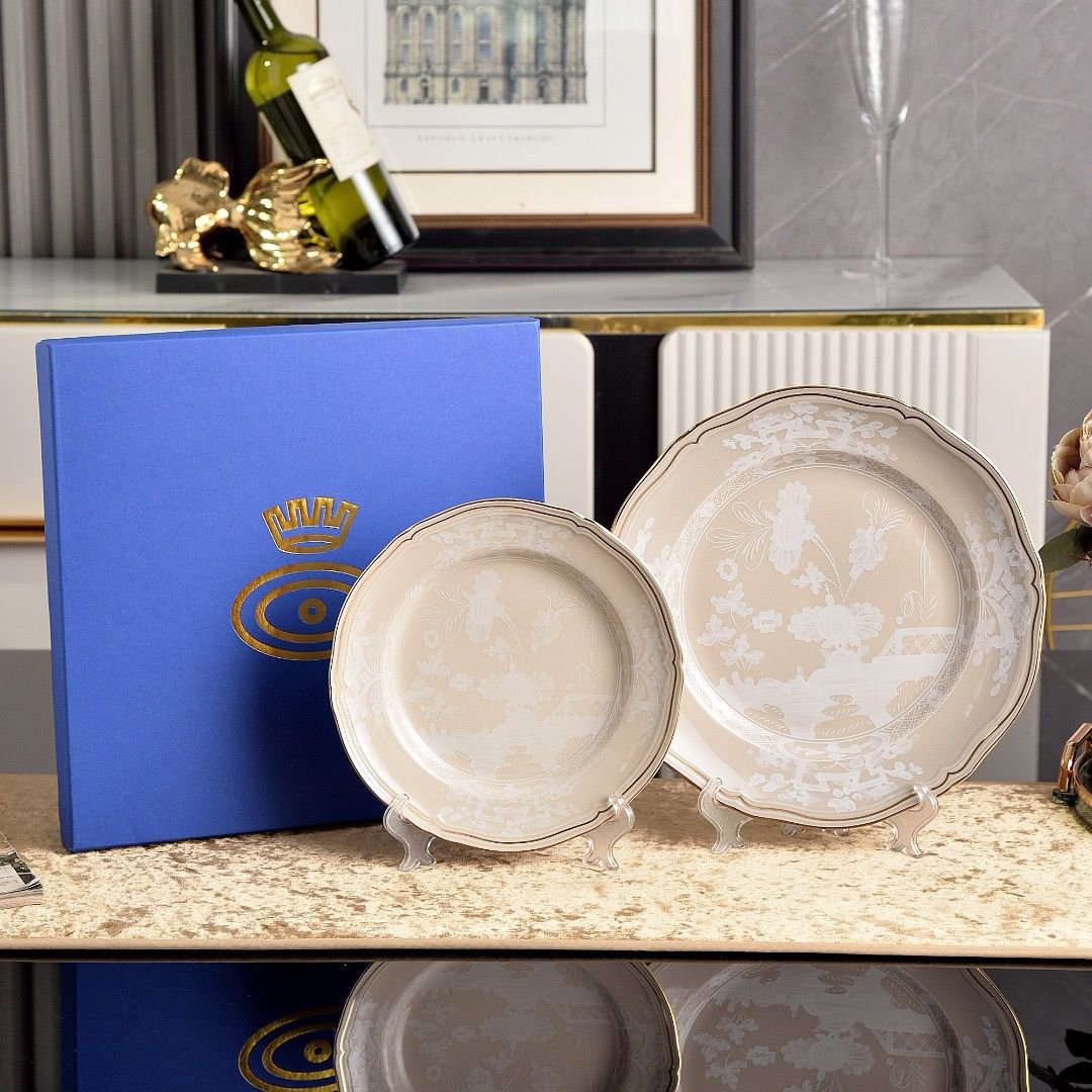 Ginori Plates set of two in meringa color Plates